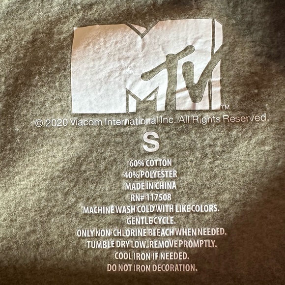 3/$30 ❤️ MTV Sweatshirt crew neck, green, EUC Size Small - Picture 3 of 4